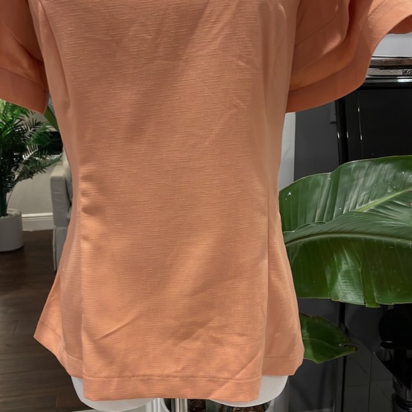 Milk & Honey Blouse with back Bow and pleated Sleeves. - Picture 3 of 8